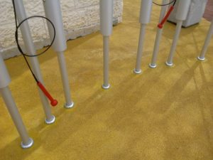 muziekinstrumenten installatie door gietvloer in betonvloer 